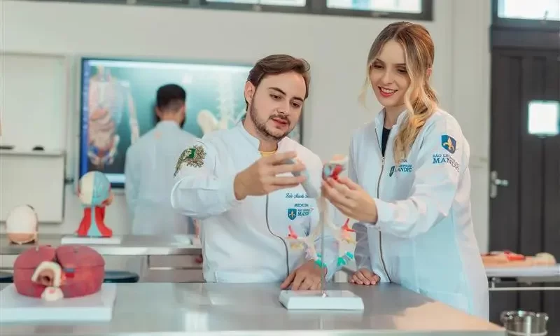 sao-leopoldo-mandic-limeira-faculdade-de-medicina-programa-de-estagio-de-ferias-amplia-a-vivencia-pratica-dos-estudantes-e-reforca-a-integracao-entre-instituicoes-de-ensino-medico