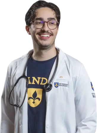 Estudante de Medicina da Faculdade São Leopoldo Mandic usando jaleco e estetoscópio em imagem de banner institucional